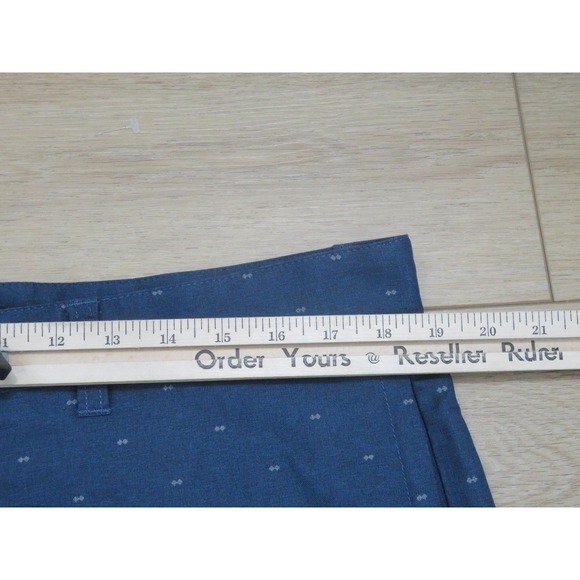 TravisMathew Shorts Mens 36 Blue Dot Print Golf Performance Stretch Casual - Picture 4 of 6